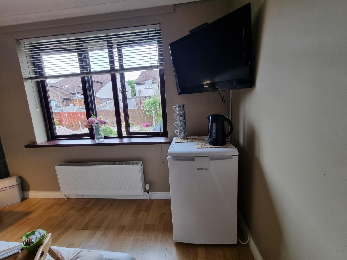 Private Room City Skyline And Mountain Views Close Too Belfast Centre And Airports Free Parking Kültér fotó