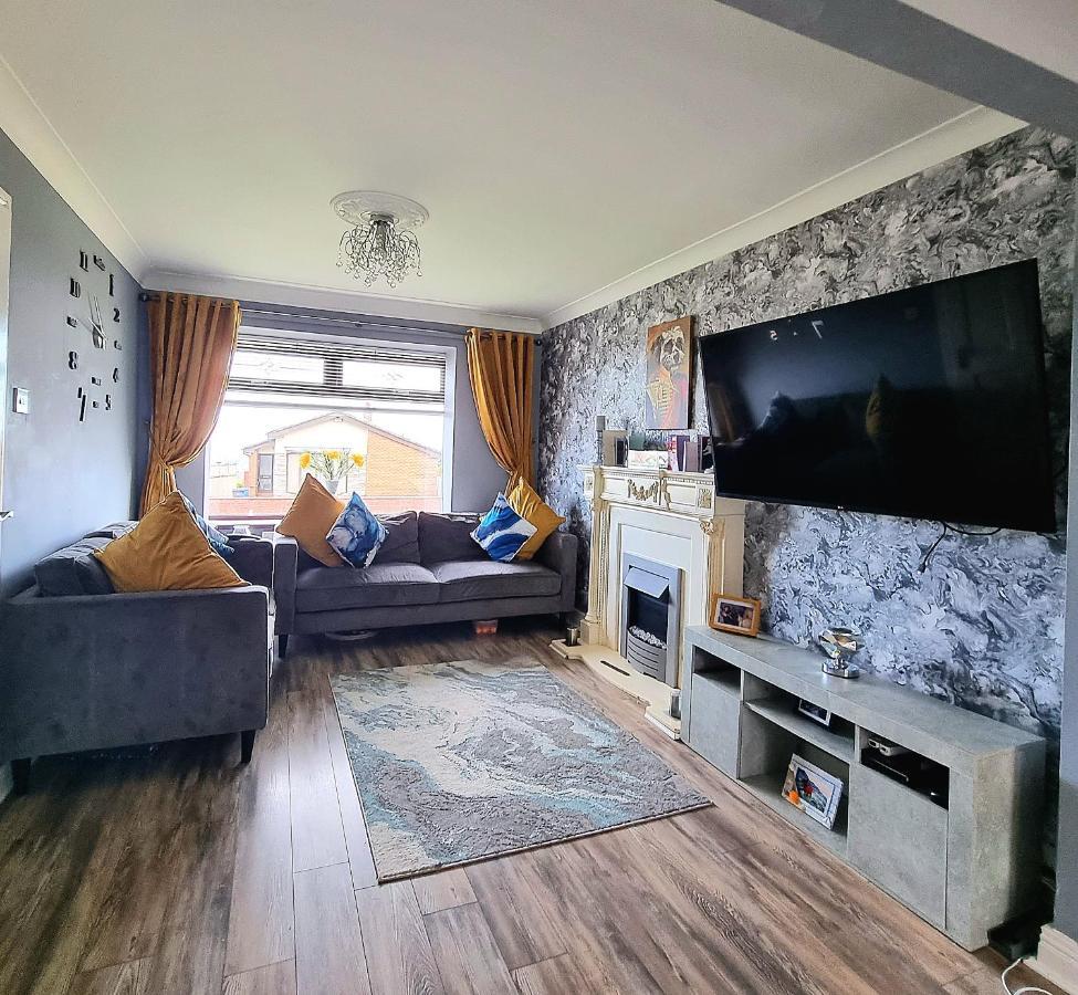 Private Room City Skyline And Mountain Views Close Too Belfast Centre And Airports Free Parking Kültér fotó