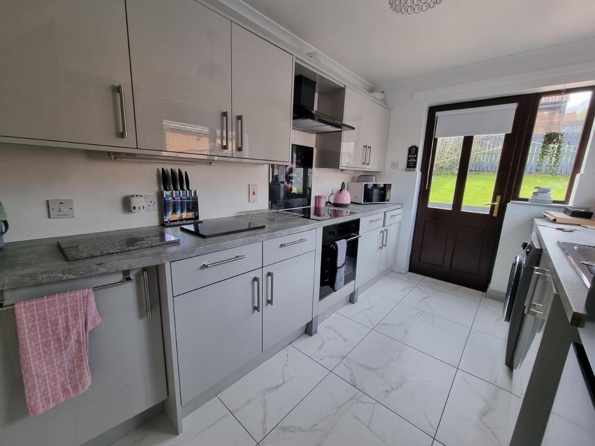 Private Room City Skyline And Mountain Views Close Too Belfast Centre And Airports Free Parking Kültér fotó