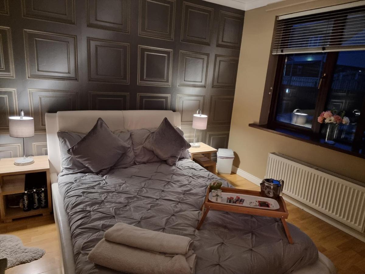 Private Room City Skyline And Mountain Views Close Too Belfast Centre And Airports Free Parking Kültér fotó